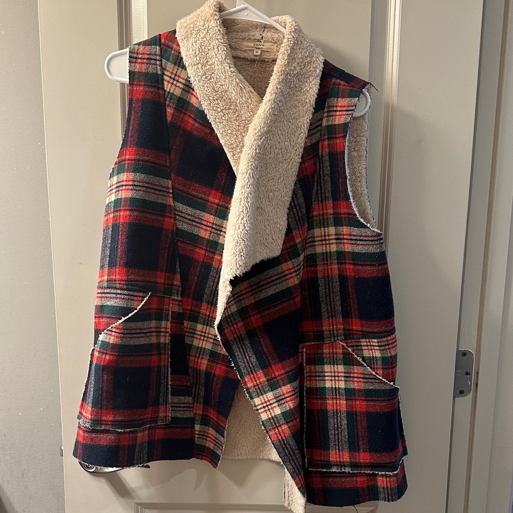 Entro Plaid Vest with Sherpa Lining - Red and Navy